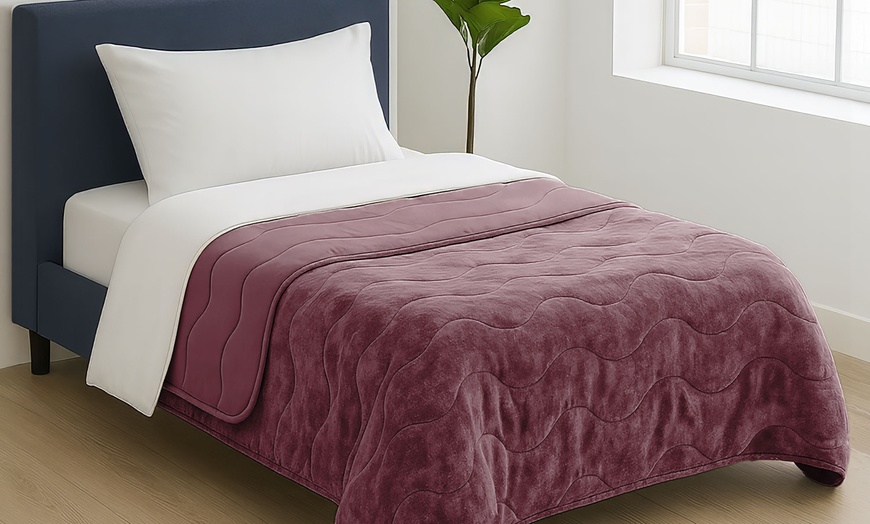 Image 9: Sprei met perzikhuid-behandeling