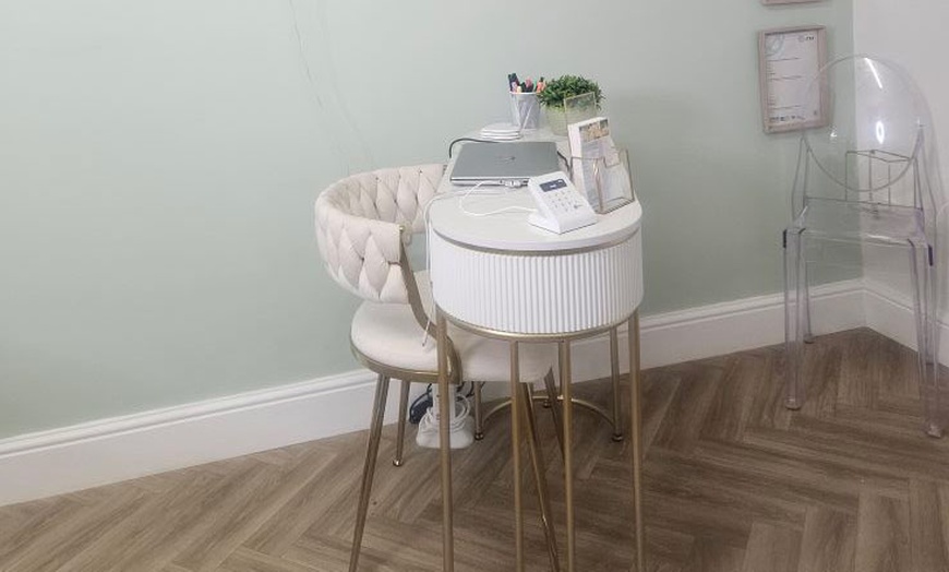 Image 9: 30 or 60-Min Pamper Packages - Back Scrub, Massage & Facial