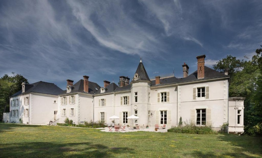 Image 11: Loir-et-Cher : chambre privilège, option petit-déjeuner, dîner et spa