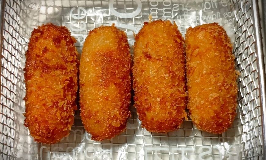 Image 6: Menú mediterráneo para 2 o 4 con postre y vino cerca de la playa