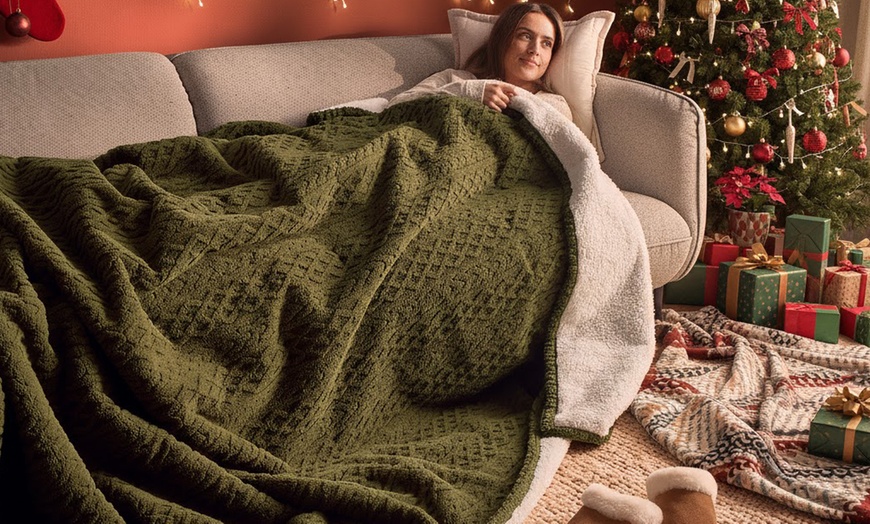 Image 1: Silentnight Heat Genie Self-Heating Blanket