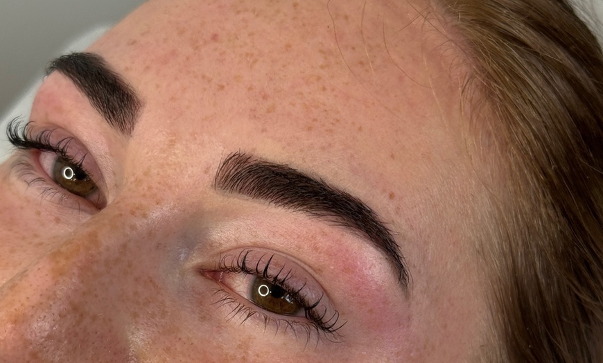 Image 1: Enhance your Eyes with One Eyelash Lift w/w/o Tinting Treatment 