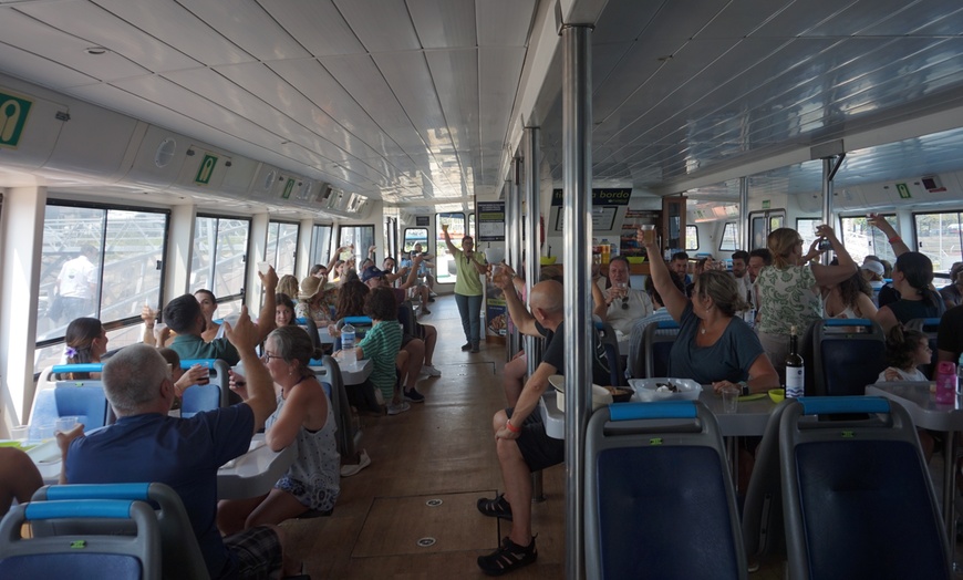 Image 7: Ruta del mejillón con degustación en catamarán para niño o adulto