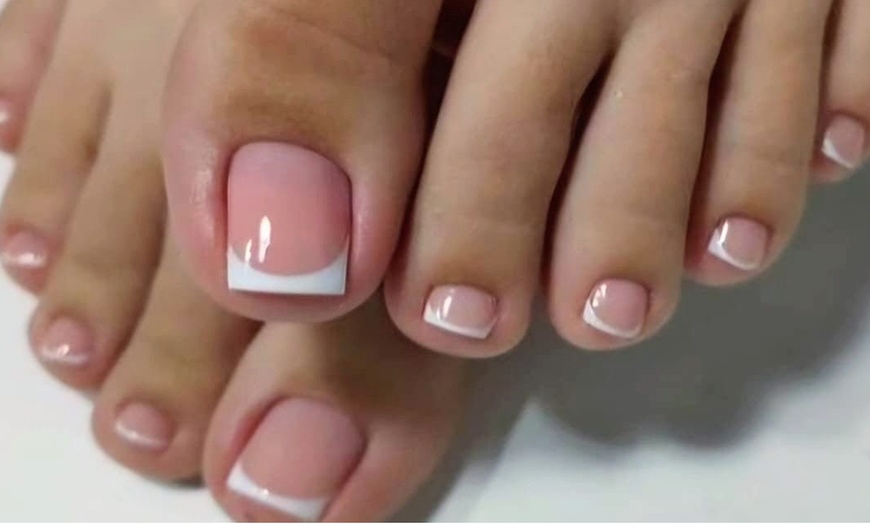 Image 9: 1 o 3 sesiones de manicura y/o pedicura express con semipermanente