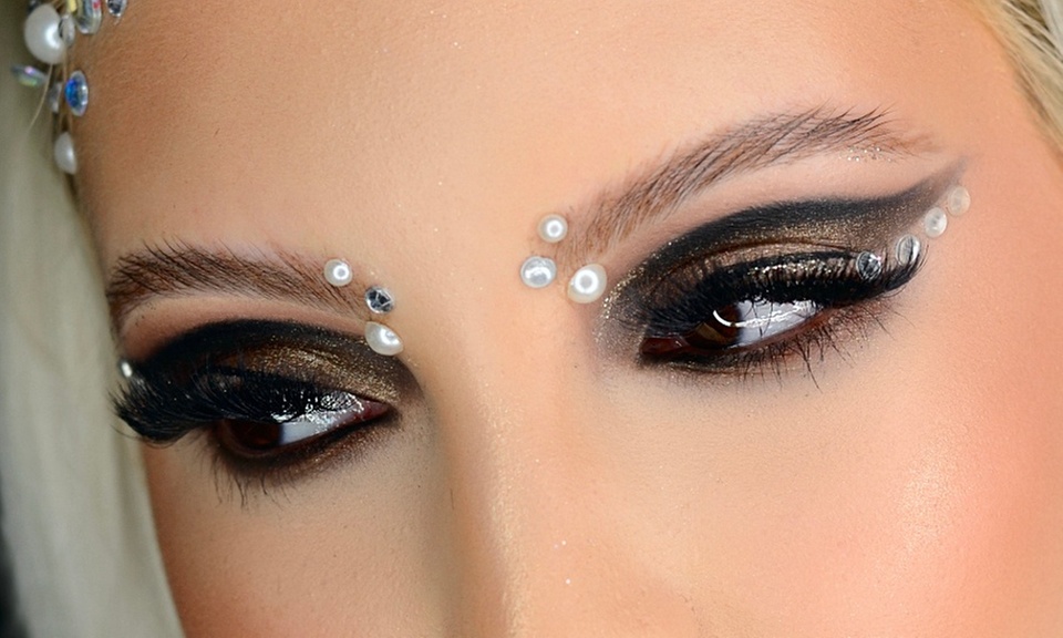 Enhance Your Beauty with Volume Eyelash Extensions