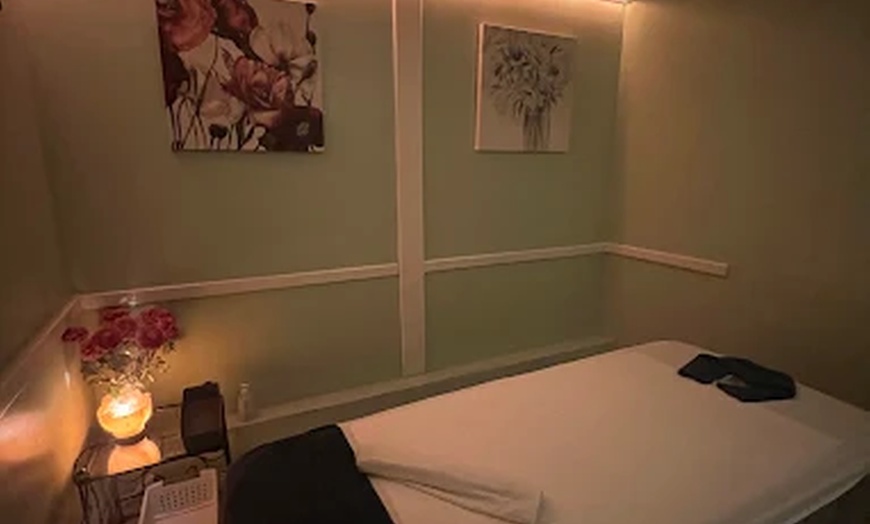 Image 7: Up to 36% Off on Couples Massage at Paradise Massage