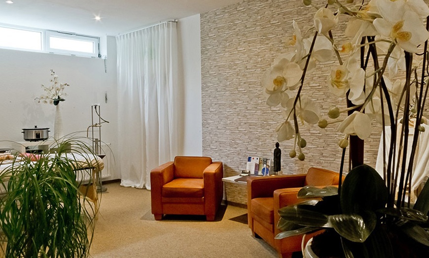 Image 2: Verwöhnpaket mit Sauna, Ganzkörper-Massage und opt. Gesichtsbehandlung