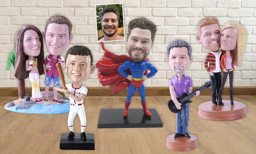 Image 1: ¡Un regalo único! Muñecos personalizados tipo bobblehead a elegir