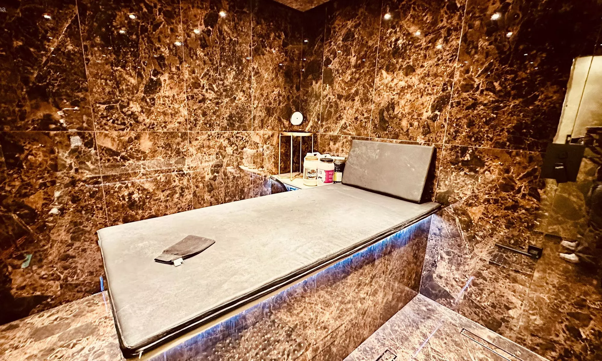 Luxury Moroccan & Lebanese Baths with Spa Treatments for Gents & Ladies at Head Barbers & Spa at 39% Off - Primary Image