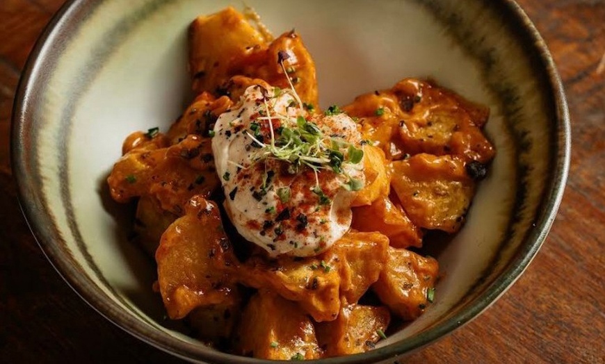 Image 21: Menú CalaBlava con entrantes, principales o arroz, postres y bebidas