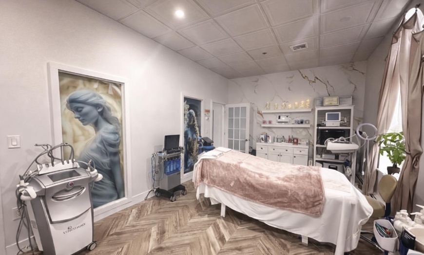 Image 3: 1 or 2 60 Mins Sculpting Massage Massage w/ Hot Towels + Wood Therapy