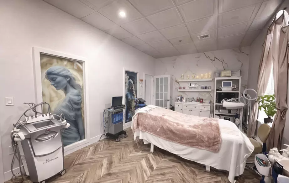 1 or 2 60 Mins Sculpting Massage Massage w/ Hot Towels + Wood Therapy