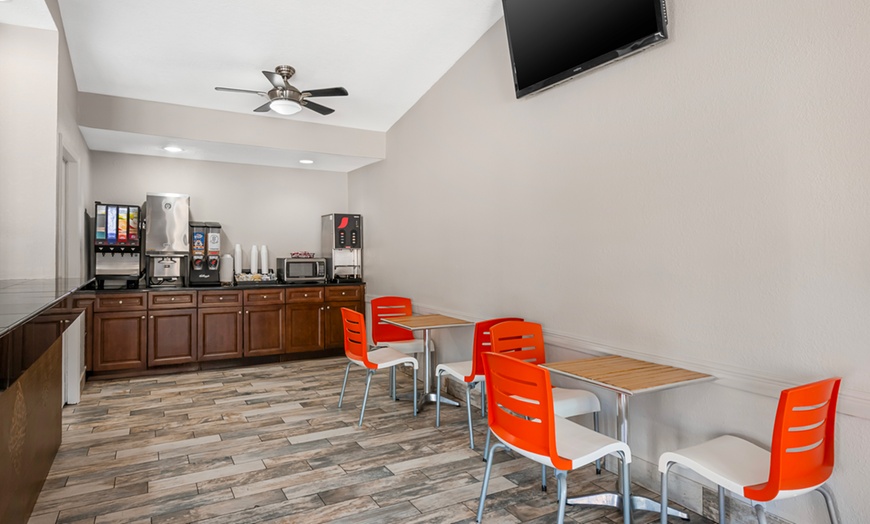Image 15: Family-Friendly Hotel Near Amusement Parks in Orlando w/Various Room