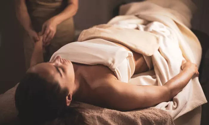 Elige tu masaje ideal entre varias disciplinas ¡Relájate con nuestros masajes especializados de hasta 75 minutos! - Primary Image