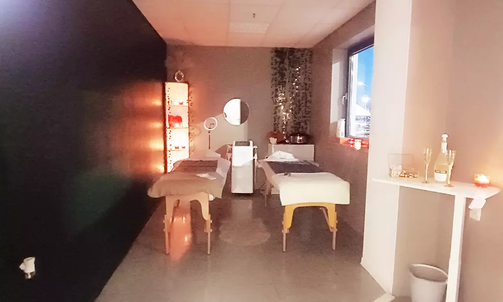 Dermapen: zabieg na twarz, szyję i dekolt dla młodszego wyglądu