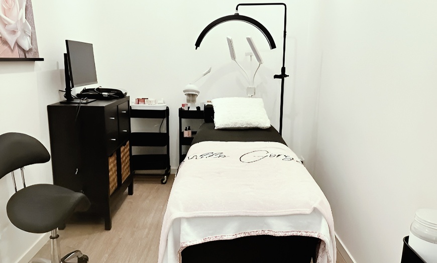 Image 4:  Ontspan met een uitgebreide gezichtsbehandeling met massage