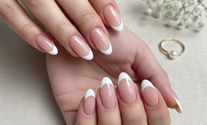 Image 2: Manicura, pedicura exprés o primera puesta de uñas con gel/acrílico