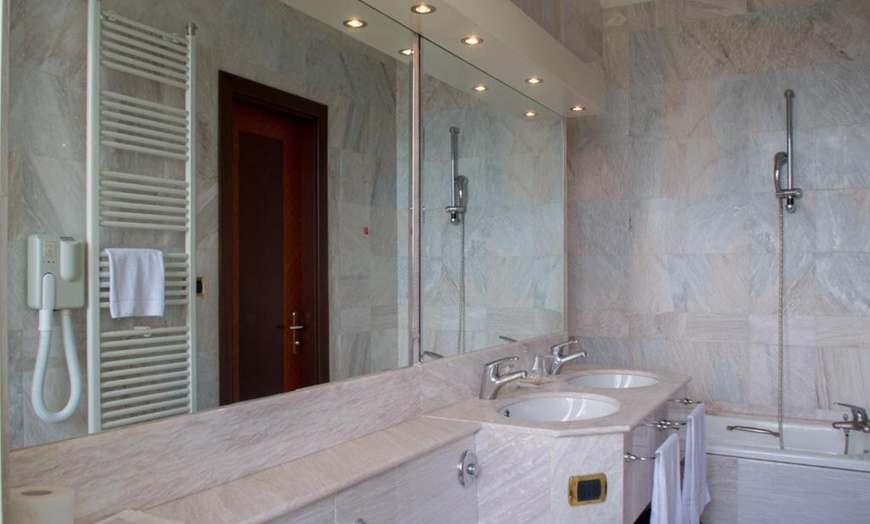 Image 7: Abano Terme 4*: Smart Room con mezza pensione e piscine termali