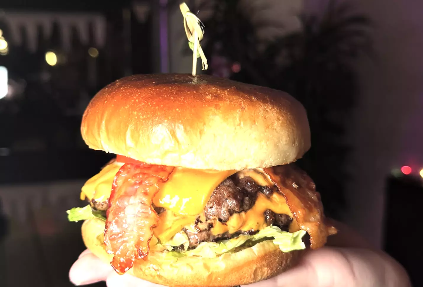 Savor 10 or 20 Wings, 1 or 2 Entree, and Drinks!