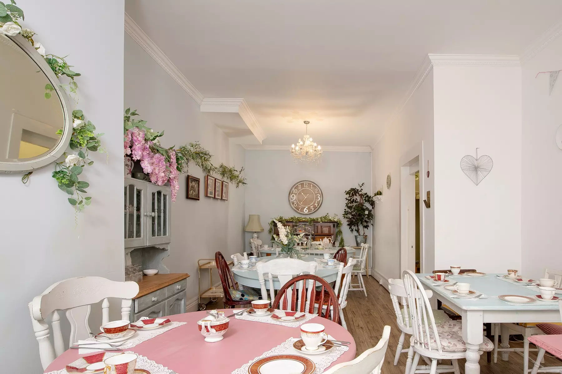 Enjoy Tea and Prosecco at Friedas Tearoom