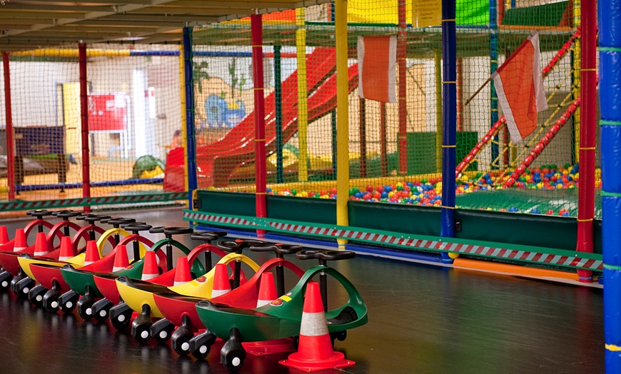 Image 1: Eintritt für bis zu 2 Erw. u. 2 Kinder in den Mona Spiel Spass Park