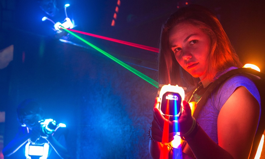 Image 13: 2 oder 4 Runden LaserTag inkl. Ausrüstung für 2 - 6 Personen 