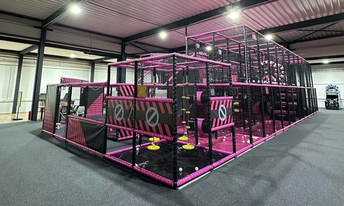 Entdecke Kids Play, Jumparena mit Trampolinen, Lasertag oder Ninja Parcours für bis zu 4 Pers. (bis 30% sparen) - Primary Image
