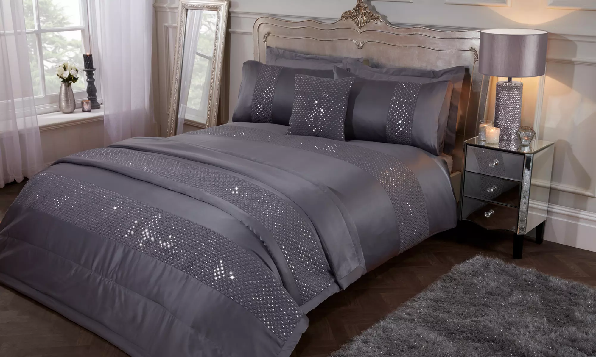 Parure de lit ou couvre-lit avec sequins et paillettes - Primary Image