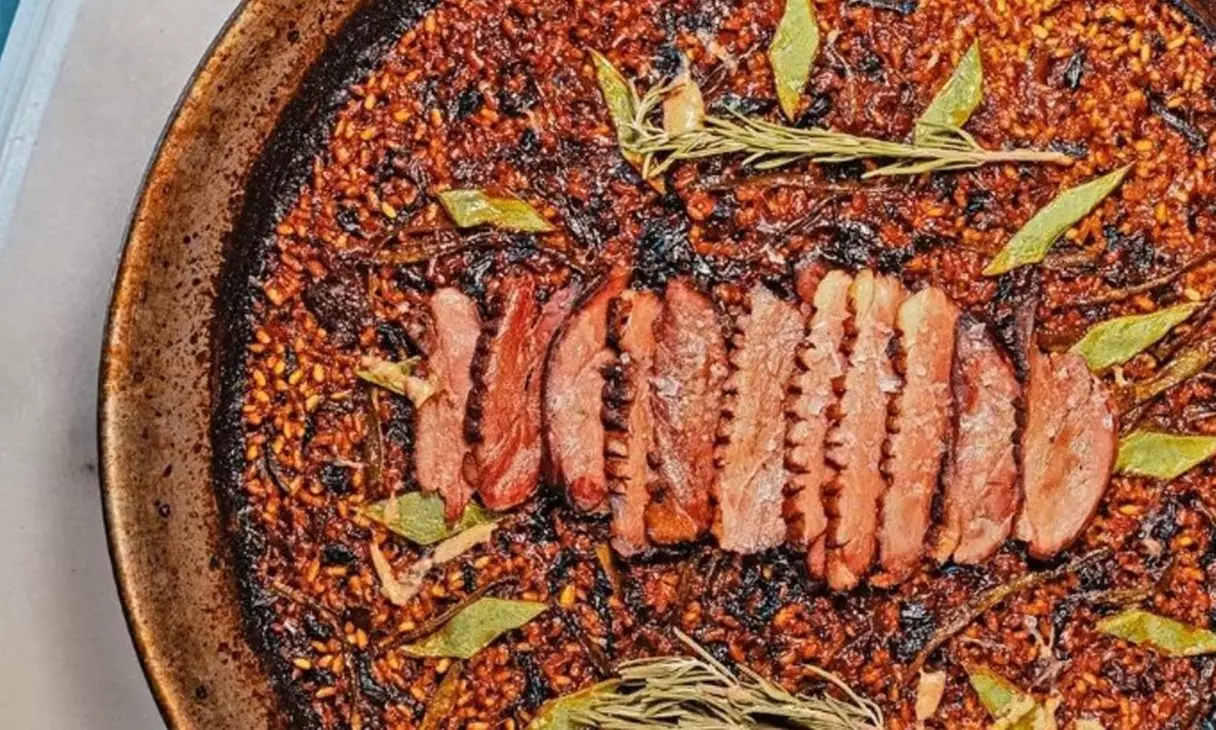 Menú mediterráneo con postre y bebida o botella de vino para 2 o 4