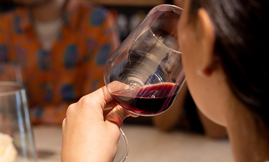 Image 2: Wine Tasting am Potsdamer Platz - 4 Weine für 2, 4 oder 6 Personen