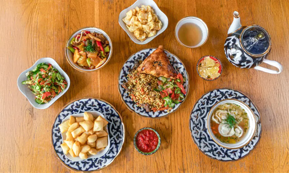 Authentisches Usbekisches Plov Menü für 2 - 4 Personen