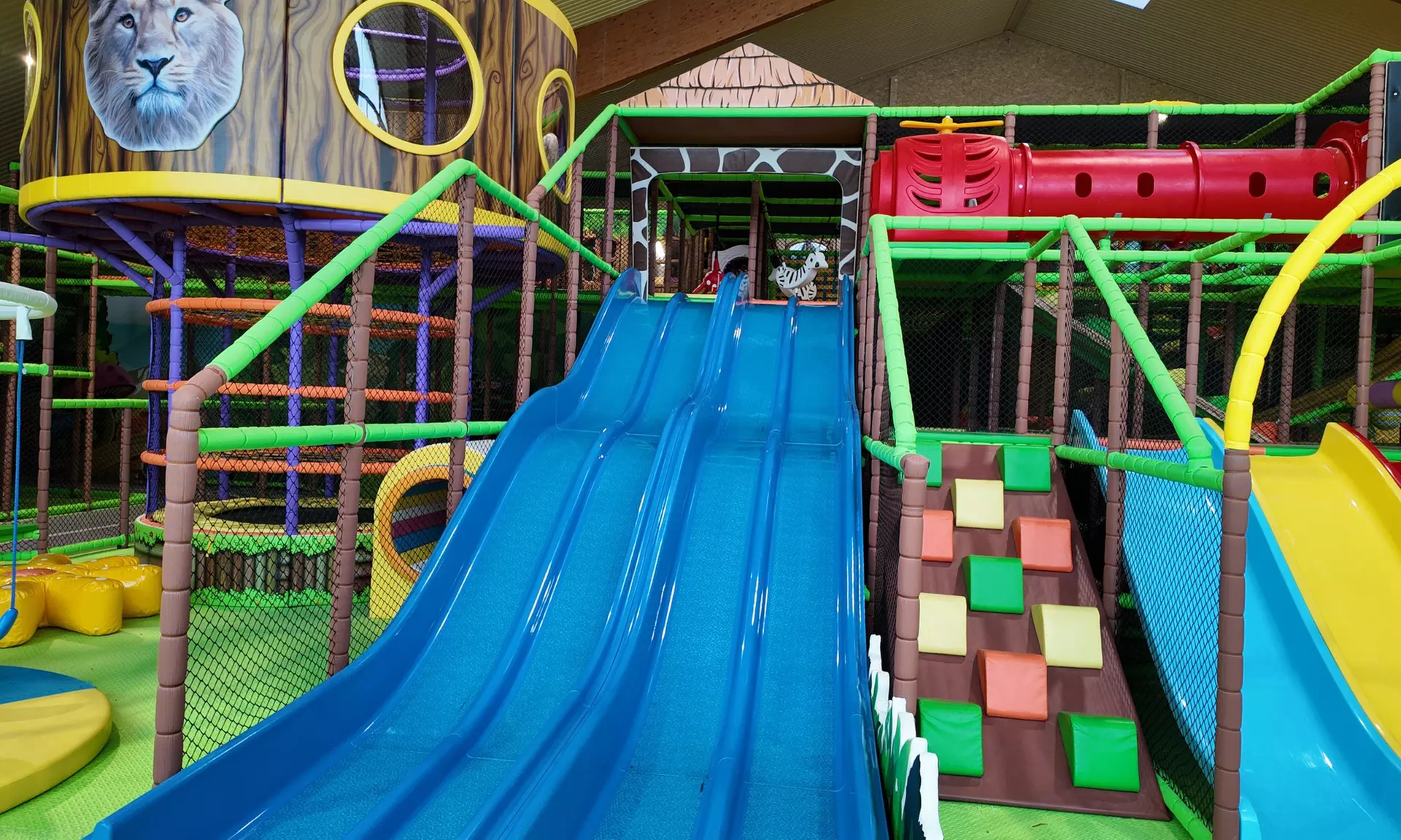 Eintritt für 1-2 Erwachsenen & 1-2 Kinder inkl. Spielcoin & Slush Eis