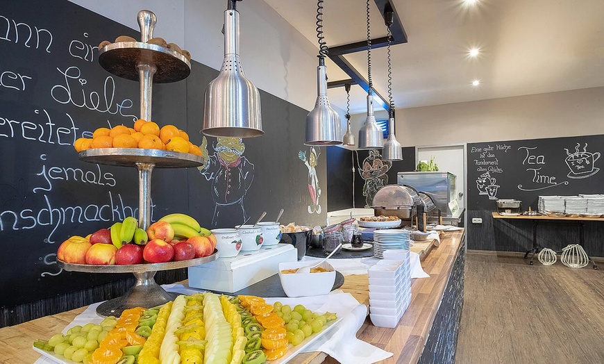 Image 1: Frühstücksbuffet inkl. 1 Glas Sekt für 2 oder 4 Personen