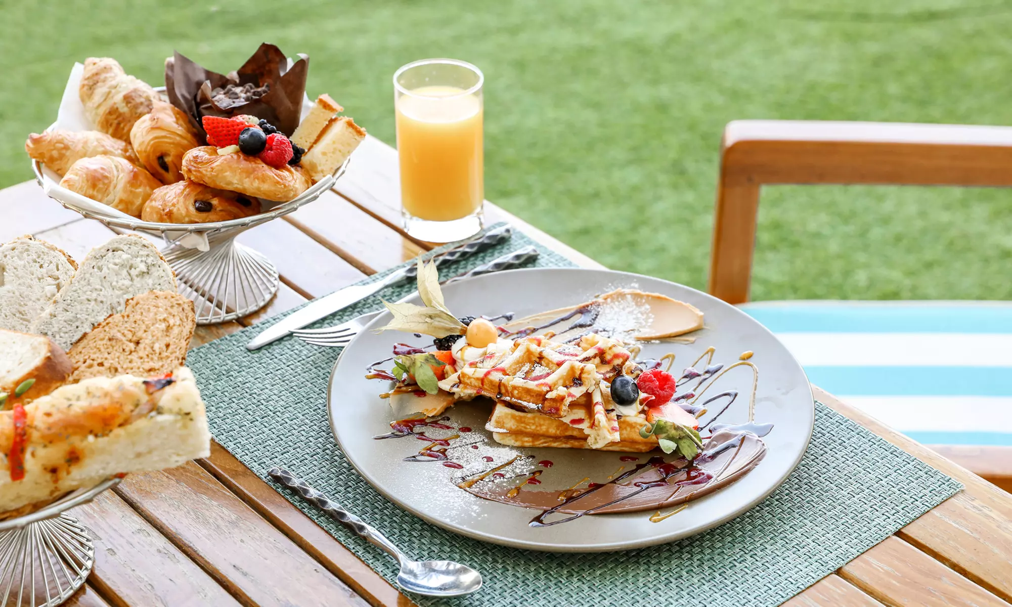 Breakfast with Pool Access for a Child and Adults!