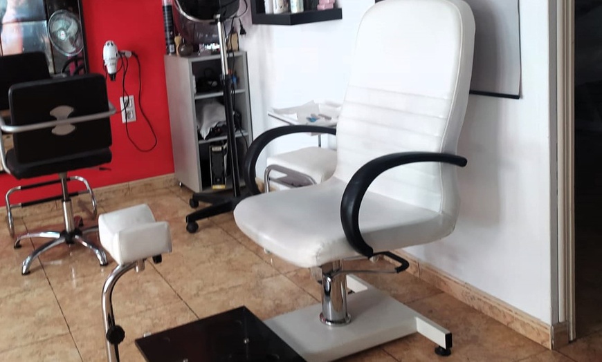 Image 5: Sesión de manicura y/o pedicura normal o semipermanente