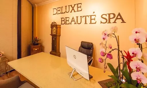 Get 1 or 2 (75-Min) Hydrating Facial/1 Facial MD® Packages for Men