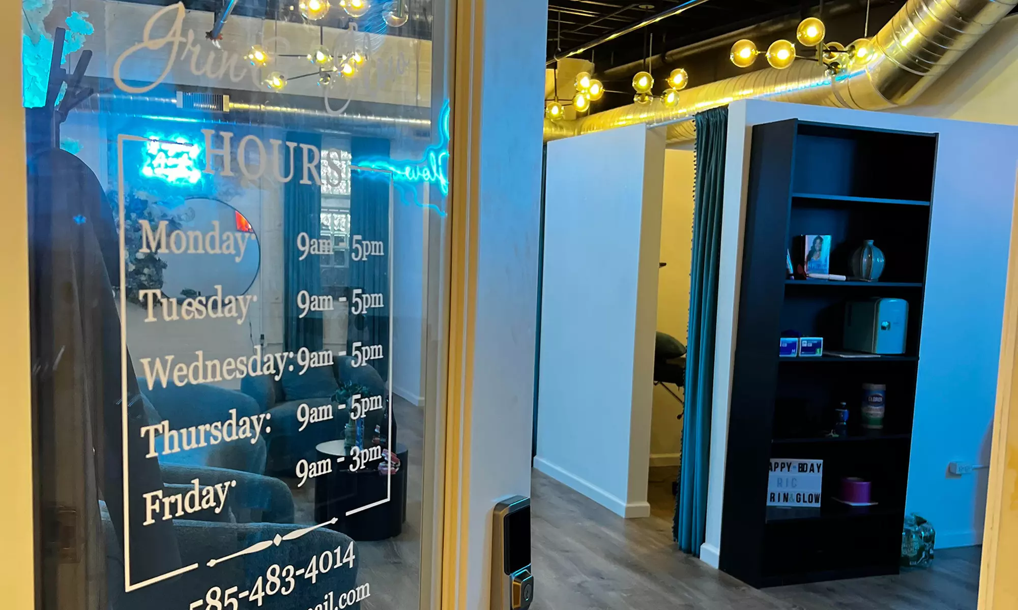 Teeth Whitening Sessions in 30–90 Min or Couples 60–90 Min Options
