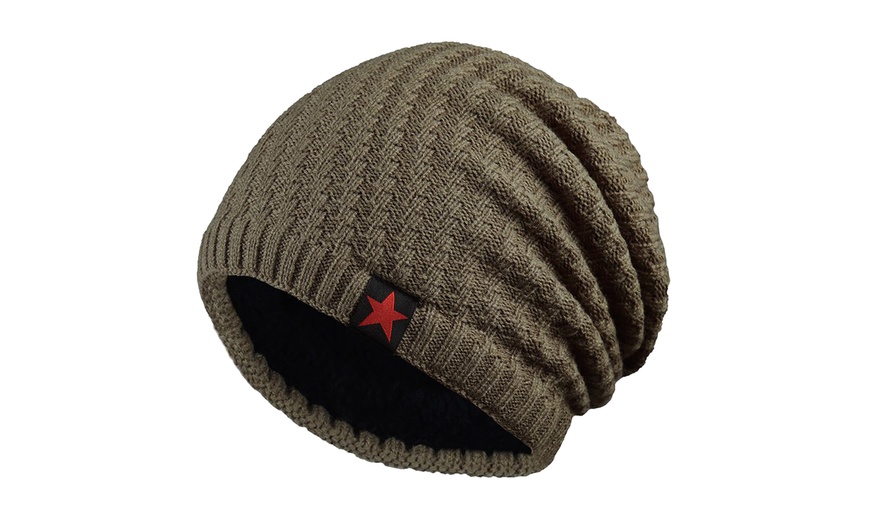 Image 4: Gorro invernal con diseño tejido y decoración de estrella