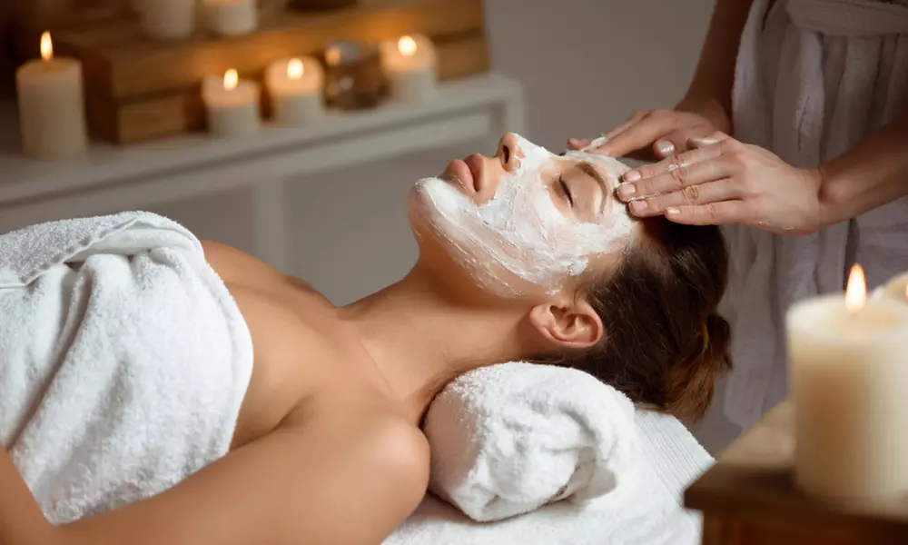 Soin du visage anti-âge au collagène