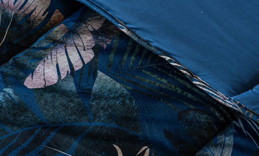 Image 4: Trapunta matrimoniale in velluto con stampa digitale