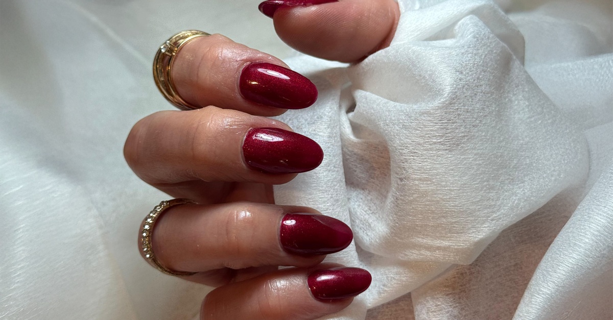Servicio de manicura y pedicura con opción de uñas gelly tips en Madrid