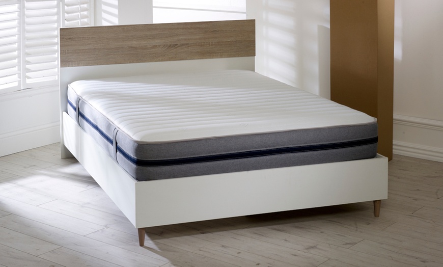 Image 7: Skylark 9-Inch-Deep All Foam Mattress