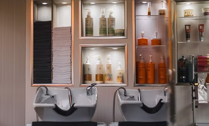 Image 6: 30 minute Back Neck and Shoulder WEEKDAY massage