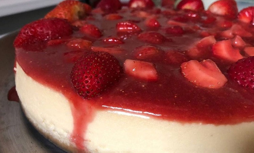 Image 10: Menú con entrante, principal, postre y botella de vino