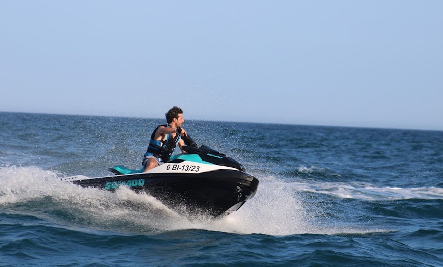 Image 2:  Paseo de 15 o 30 minutos en moto de agua para 1 o 2 personas