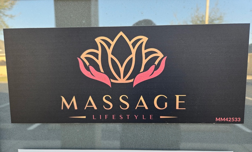 Image 4: 60 or 90 Minute Swedish or Deep Tissue Massage with Hot Towels and Oil