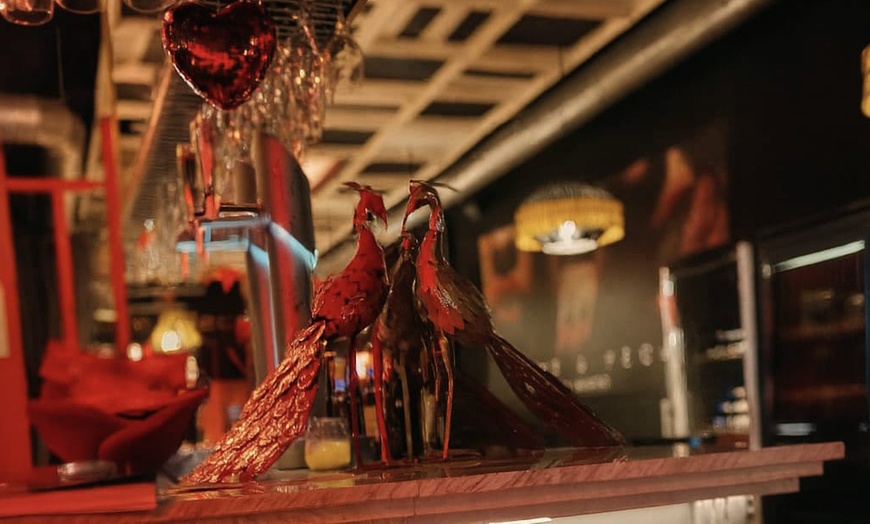 Image 8: Menú "Tonteo" o "Tentación" para 2 con postres y bebidas o vino