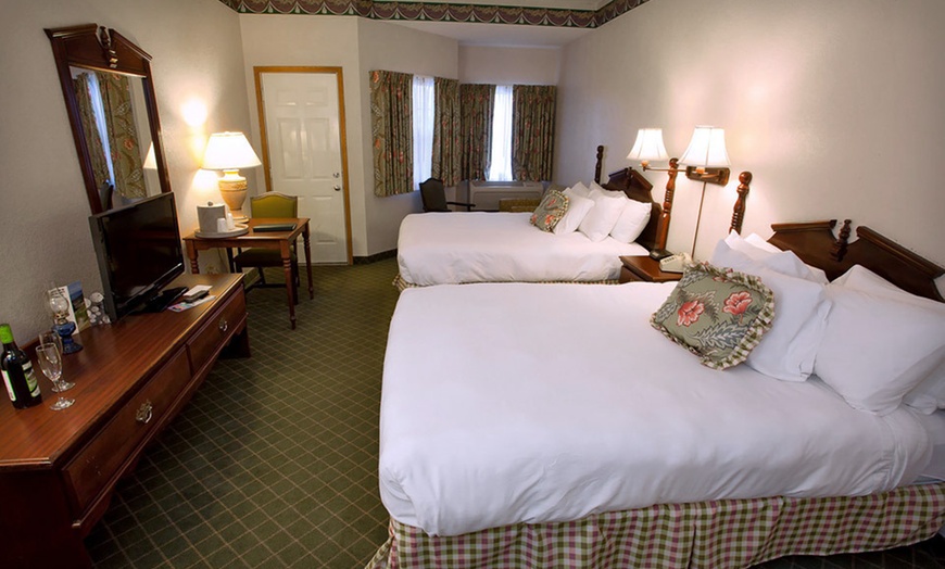 Hotel Grand Victorian in - Branson, MO | Groupon Getaways