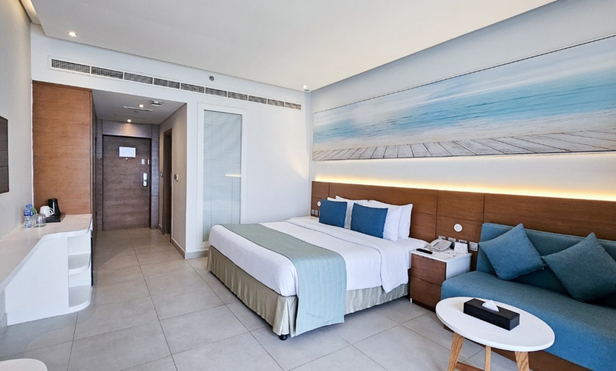 Image 3: Ajman: 1 Night 4*Stay with Breakfast or/and Lunch or/and Dinner Buffet