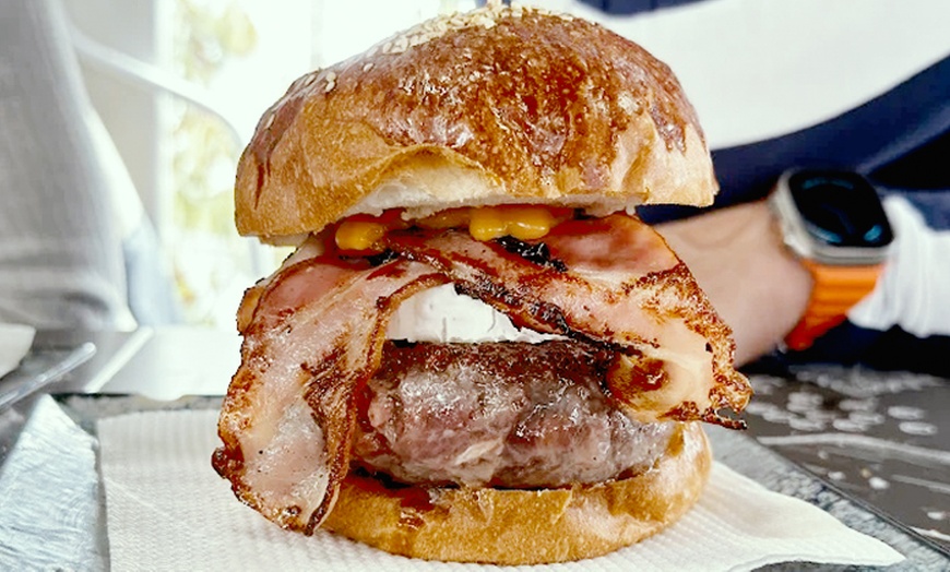 Image 1: Menú completo de burgers, cachopo XXL o carne a elegir para 2 personas